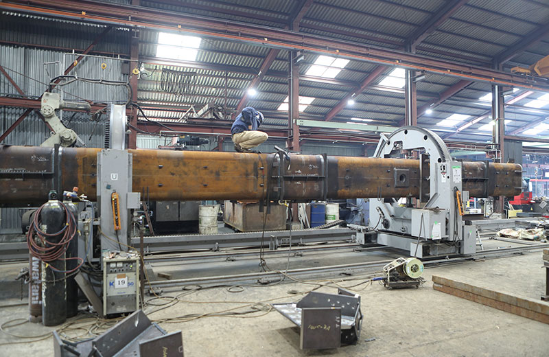 仕口自動反転溶接ロボット