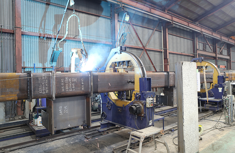 仕口自動反転溶接ロボット