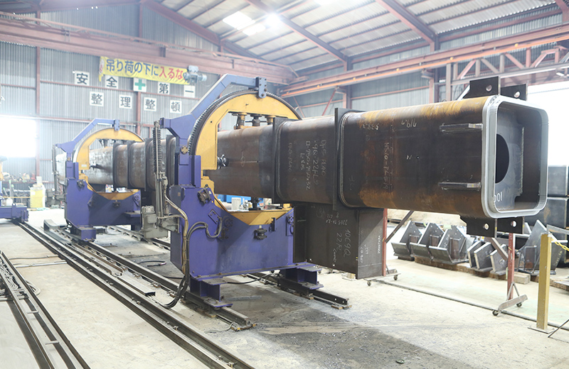 仕口自動反転溶接ロボット