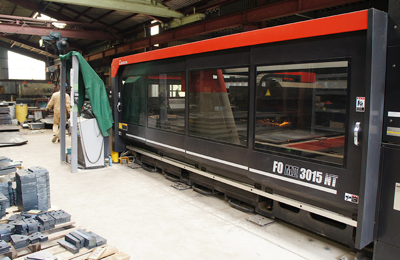 仕口自動反転溶接ロボット